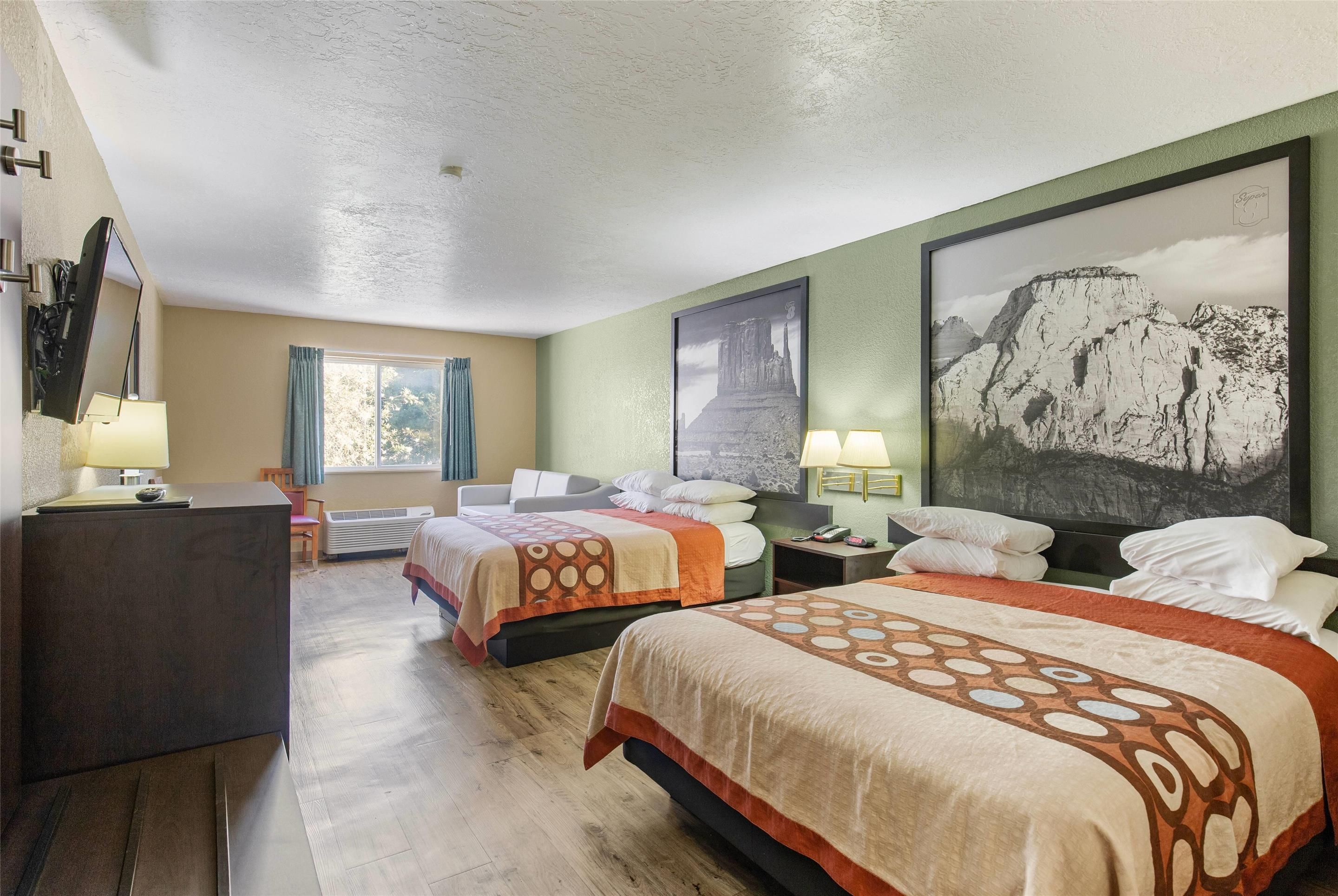 Super 8 by Wyndham St. George UT - סנט ג'ורג' - חדר שינה