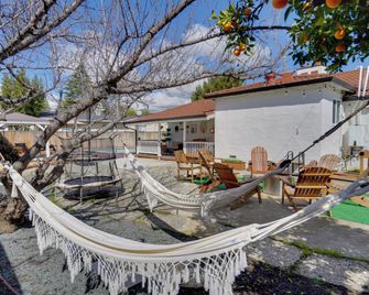 Sun-Soaked Livermore Gem with Patio and Fire Pit! - Livermore - Patio