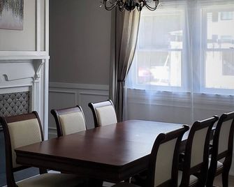 Spacious historic home with vintage southern elegance and a gourmet kitchen - Graham - Comedor