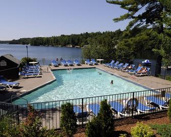 Rocky Crest Golf Resort - Mactier - Piscina