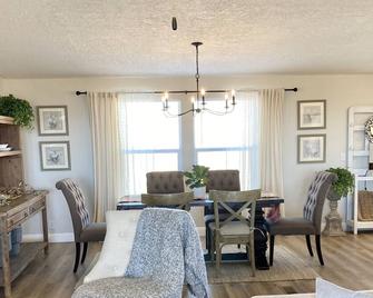Spectacular Unobstructed City And Mountain Views!! - Rio Rancho - Dining room