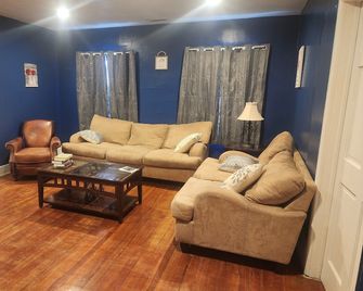 Spacious And Indulging - Meriden - Wohnzimmer