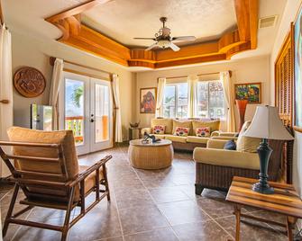 Lighthouse Beach Villas - San Pedro Town - Oturma odası