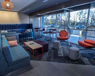 Tru by Hilton Norfolk Airport - Norfolk - Lounge