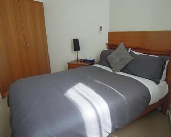 Plough Hotel - Melbourne - Bedroom
