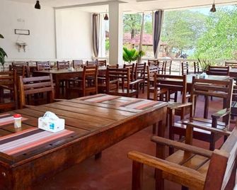 Companero Resort - Freetown - Restaurant