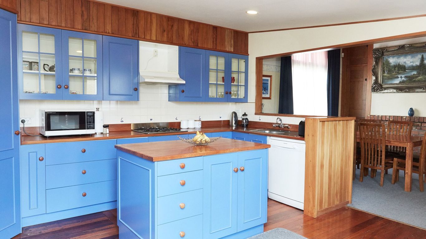 Admiral Court Motel & Apartments