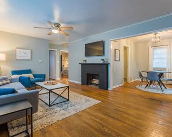 The Robberson House Close To Mercy, Wow, Msu - Springfield - Living room
