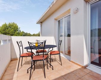 Comfort Aparthotel Six-Fours - Six-Fours-les-Plages - Balcony