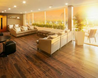 DoubleTree by Hilton Hotel & Spa Chester - Chester - Lounge