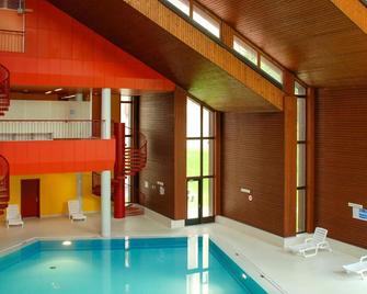 Nice apartment with WIFI, pool, TV, balcony, pets allowed, panoramic view and parking - Mesocco - Piscina