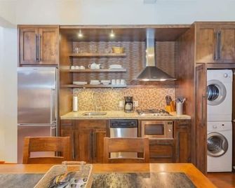 Two Bedroom Oceanfront Villa - Accessible - Mayne Island Resort - Pender Island - Kitchen