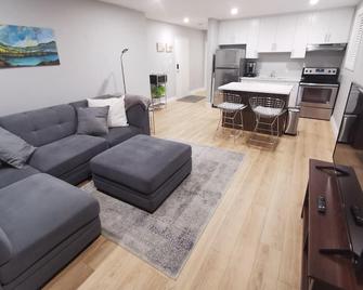 Modern 1 bedroom apartment in Wortley Village - Londen (Canada) - Huiskamer