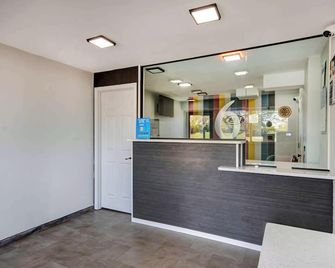 Motel 6 Columbus Oh - Osu North - Columbus - Front desk