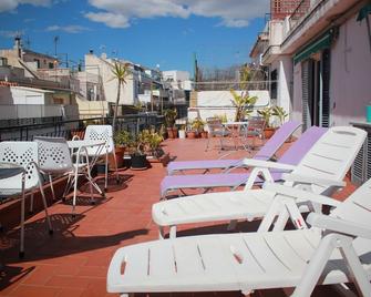 Sitges: Sol Penthouse Wi-fi, Jossa on Suuri Terassi Merelle Päin. Alkaen 50 / yö - Sitges - Balkon