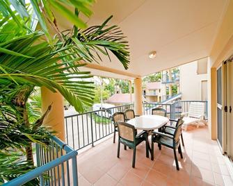 Beach Court Holiday Villas - Airlie Beach - Balcony