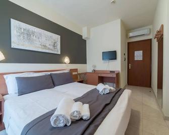 Hotel Airone - San Michele al Tagliamento - Bedroom