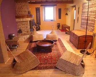 B&B La Chambre de l'Anthropologue - Sevry - Sala de estar