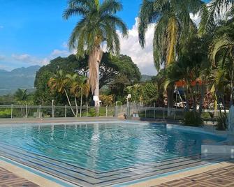 Casa Quinta en Club Campestre de Lujo - La Mesa - Pool