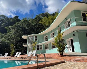 Toraille Waterfall Poolside Apartment - Soufrière - Uima-allas
