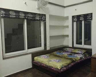 Fresh and comfortable bedroom - Pune - Bedroom