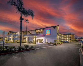 Motel 6 Ontario. Ca Convention Center-Airport - Ontario - Byggnad