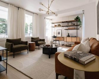 Historic Cottage + Modern Luxury • Walk to Capitol - Sacramento
