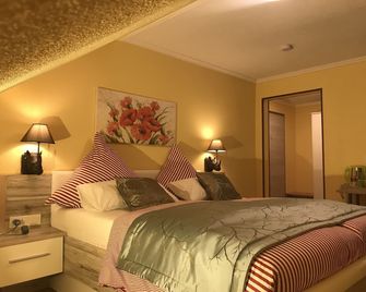 Moselina Gästezimmer - Sankt Aldegund - Schlafzimmer