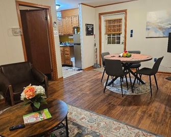 Serene 1-bedroom apartment with plenty of outdoor space. - Greenville