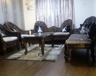 King Style Suite with attacthed drawing(Separate appartment in house - Ludhiāna - Living room