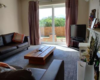 Aaron Lodge Guest House - Leicester - Wohnzimmer