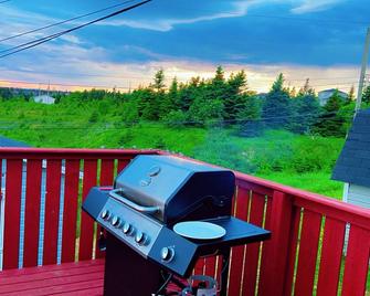 Bright & Spacious apartment - Mount Pearl - Balcony