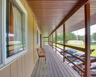 Quaint Lake City Studio Walk to Engelwood Beach! - Lake City - Balcony