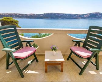 Awesome apartment in Stara Novalja with WiFi - Stara Novalja - Balcony