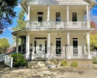 The Historic Buckley House - 4 En-Suites - Walk Downtown - Marietta - Edificio