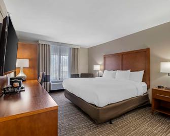 Comfort Inn & Suites - Brunswick - Bedroom