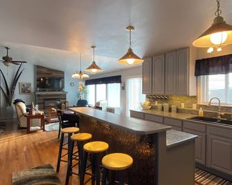 Clover Pass Lookout -3Bed, 2bath Home with amazing views & plenty of amenities! - Ketchikan - Küche