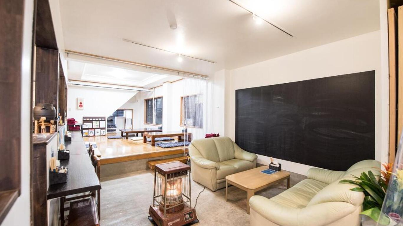 Sansan Yuzawa Backpackers