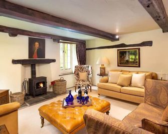 Fair Rigg Old Farm, Pet Friendly, With Open Fire in Cartmel - Cartmel - Living room