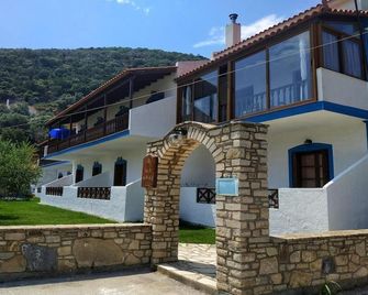 Sunwaves Apartments - Samos - Byggnad