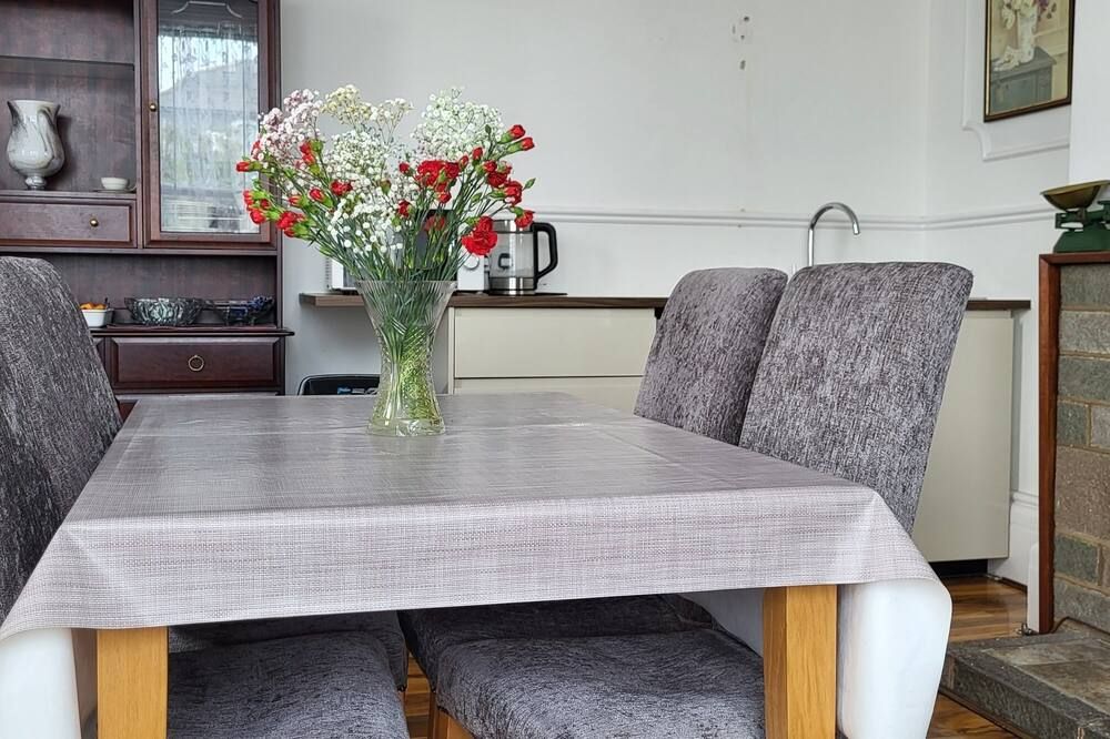 هولي لودج - وستون-سوبر-مار - غرفة طعام