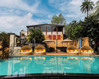 تشاتشا إن - مونت أبو - حوض السباحة