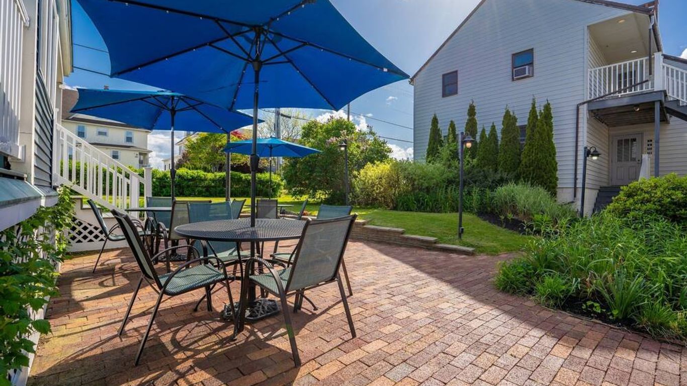 The Lighthouse Inn & Suites