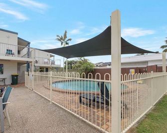 Driftwood on the Beach - Ground Floor Unit 3 - Yeppoon - Zwembad
