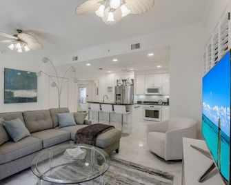 Esplanade II 208 - Marco Island - Living room