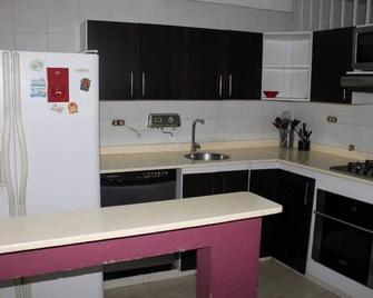 Apartaestudios San Cayetano Cali - Cali - Kitchen