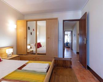 Lighthouse Apartment - Sesimbra - Schlafzimmer