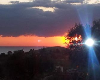 Villa Borsacchio - Colle Magnone - Roseto degli Abruzzi - Vista del exterior