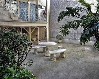 Premium Queen Room in Motel in SOMA, Free Parking,Breakfast,15 Min to Moscone - Sausalito - Binnenhof