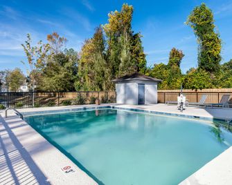 Spark by Hilton Wilmington - Wilmington - Zwembad